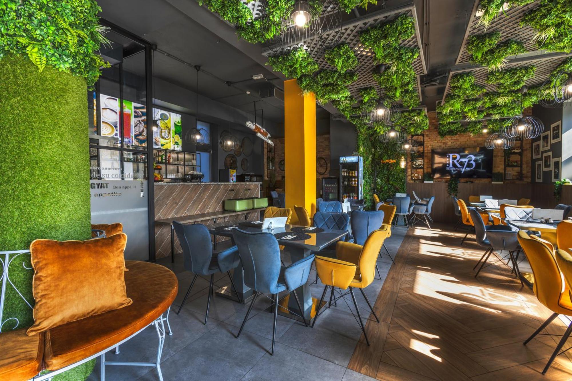 R73 Residences Pecs Bagian luar foto