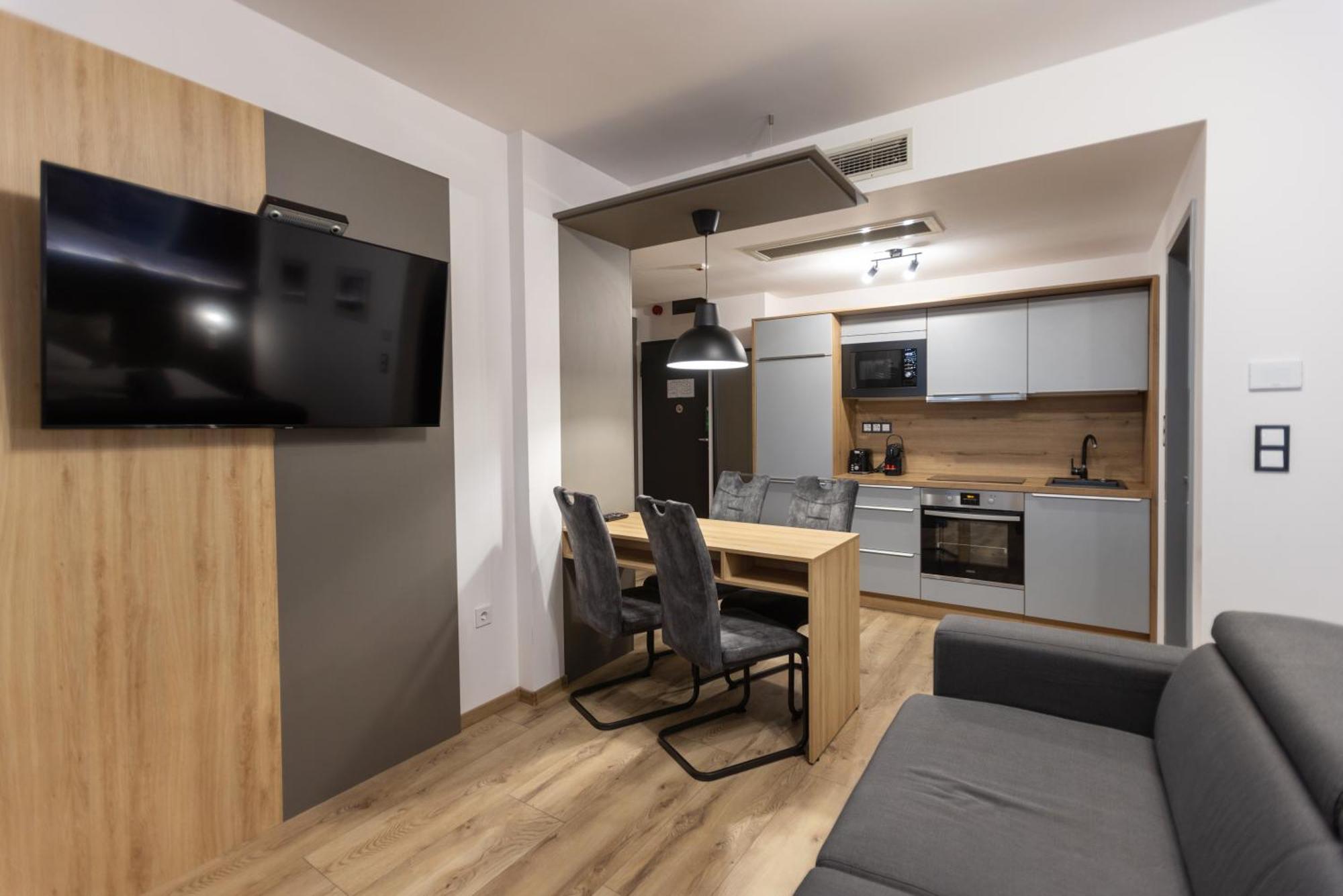 R73 Residences Pecs Bagian luar foto