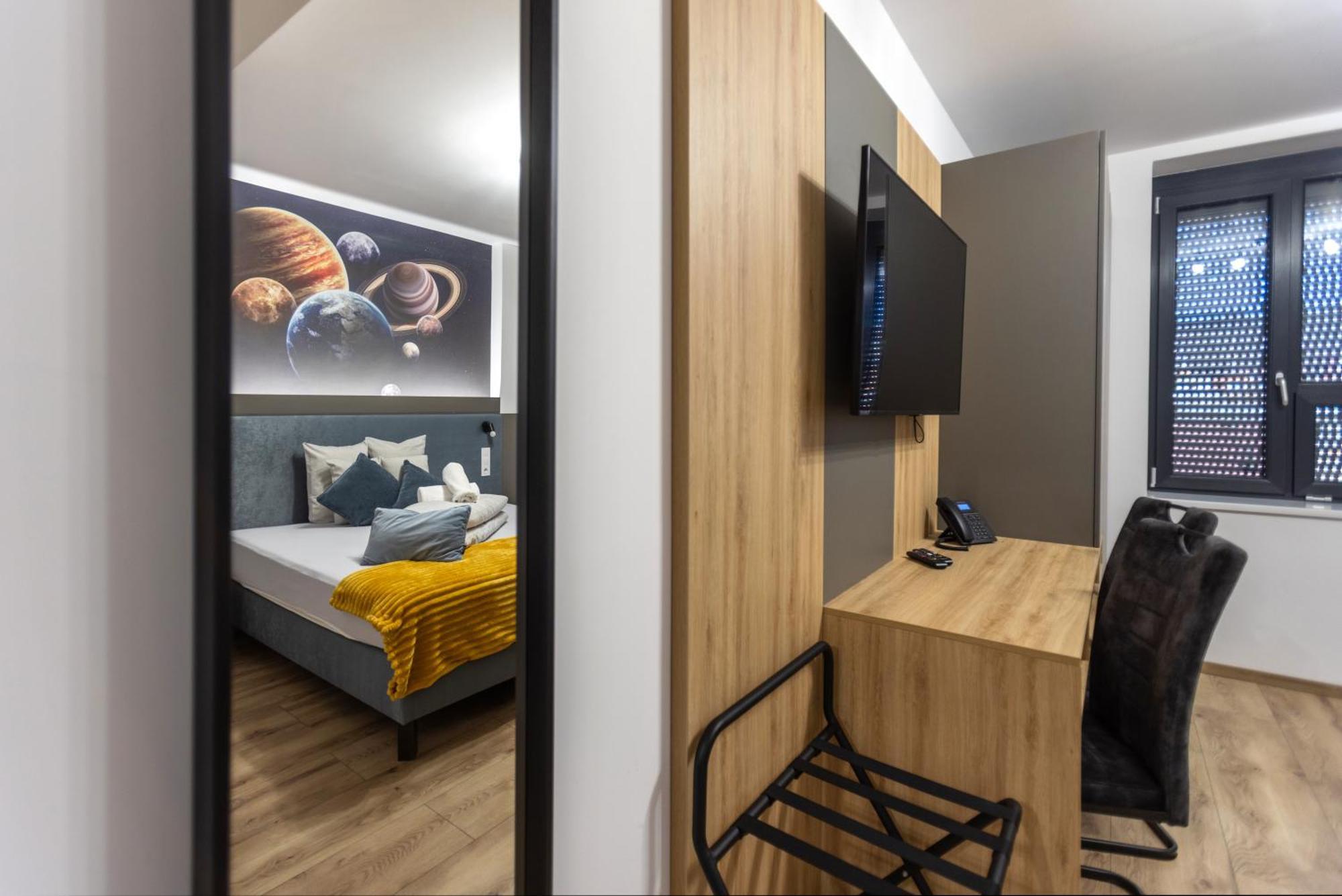 R73 Residences Pecs Bagian luar foto